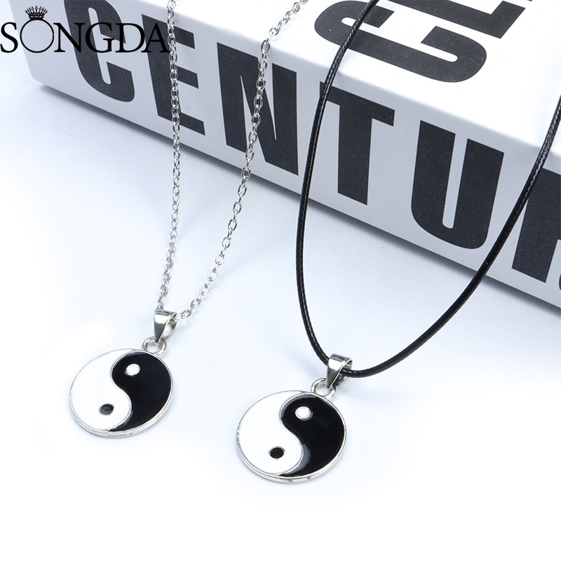 Tai-Chi-Pendant-Black-and-White-Necklaces-For-Women-Men-Yin-Yang-Alloy-Enamel-Amulet-Necklace.jpg